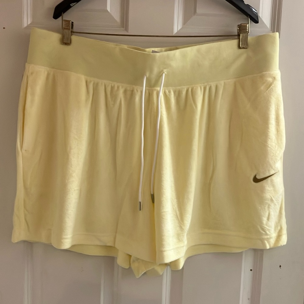 Nike Athletic/Athleisure/Beach Shorts, NWT! - Picture 1 of 8